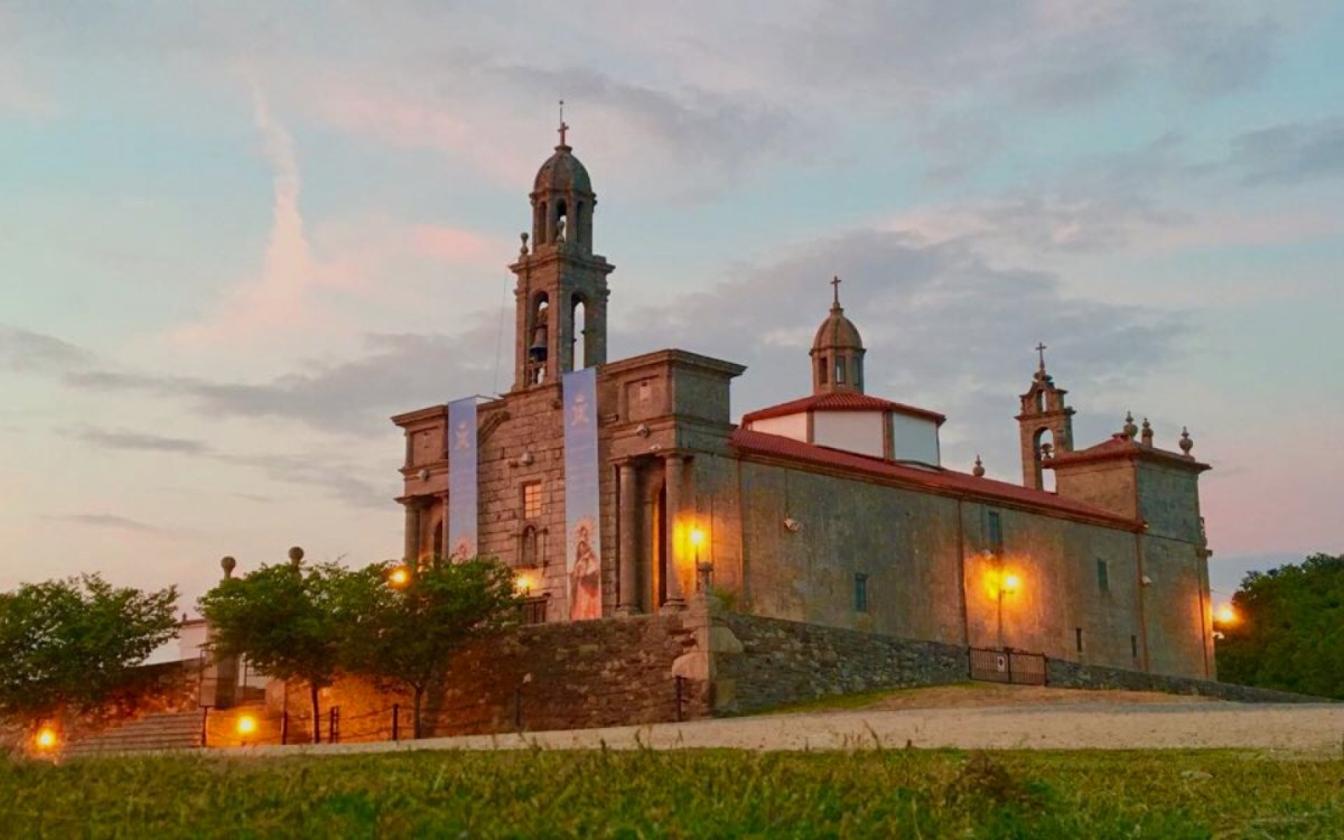 SANTUARIO DE O CORPIÑO con cocido y queimada