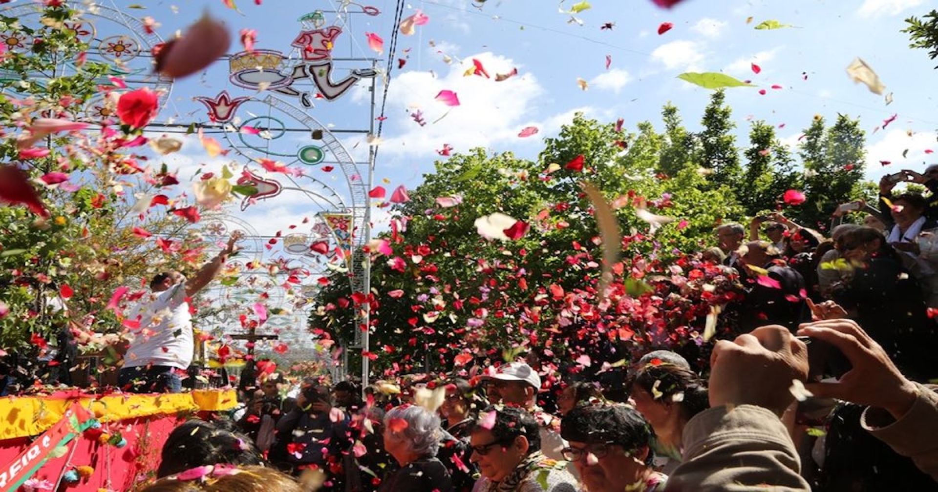 FERIA DE BARCELOS Y BATALLA DE LAS FLORES