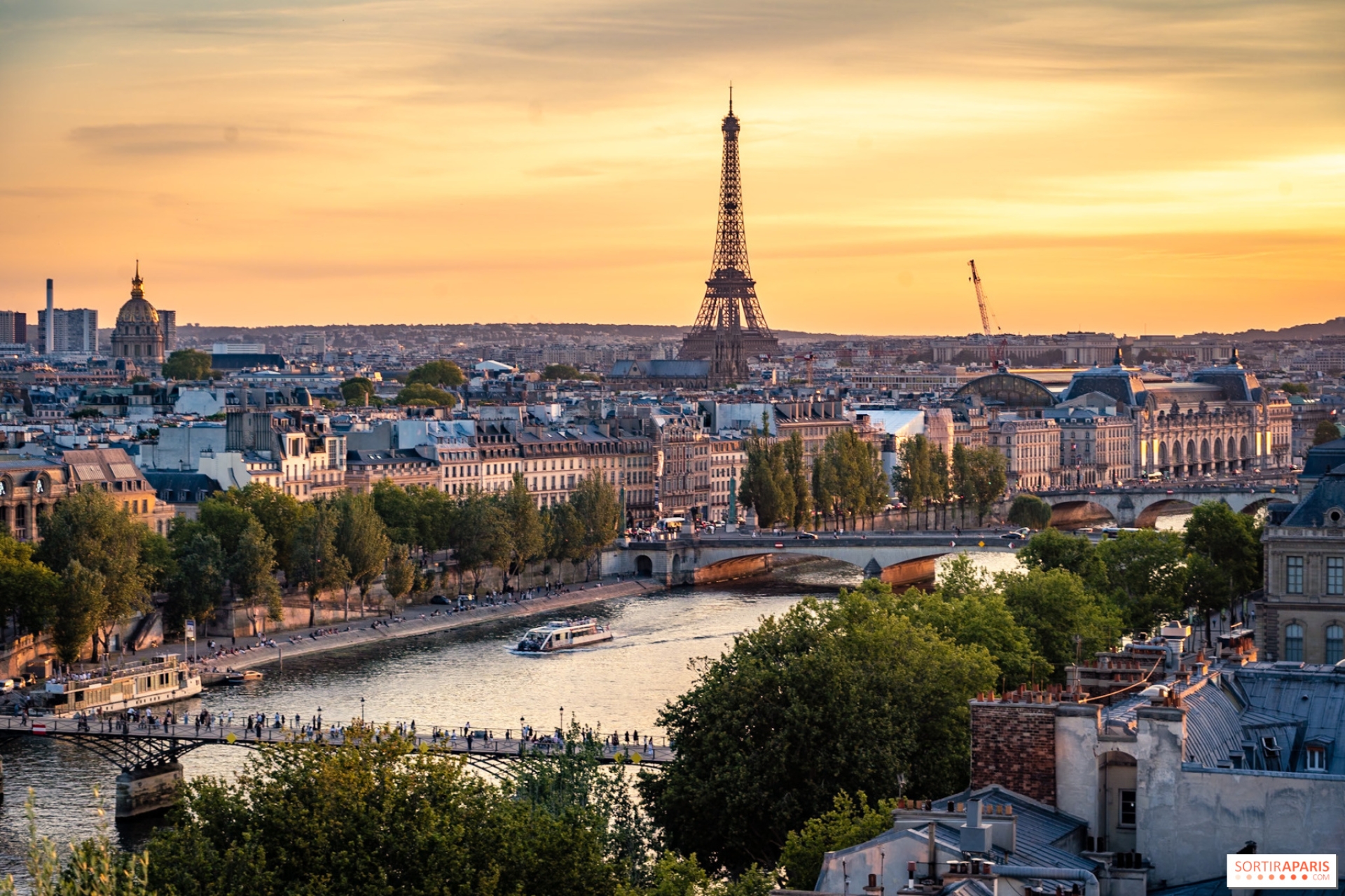 PARIS CIUDAD MÁGICA